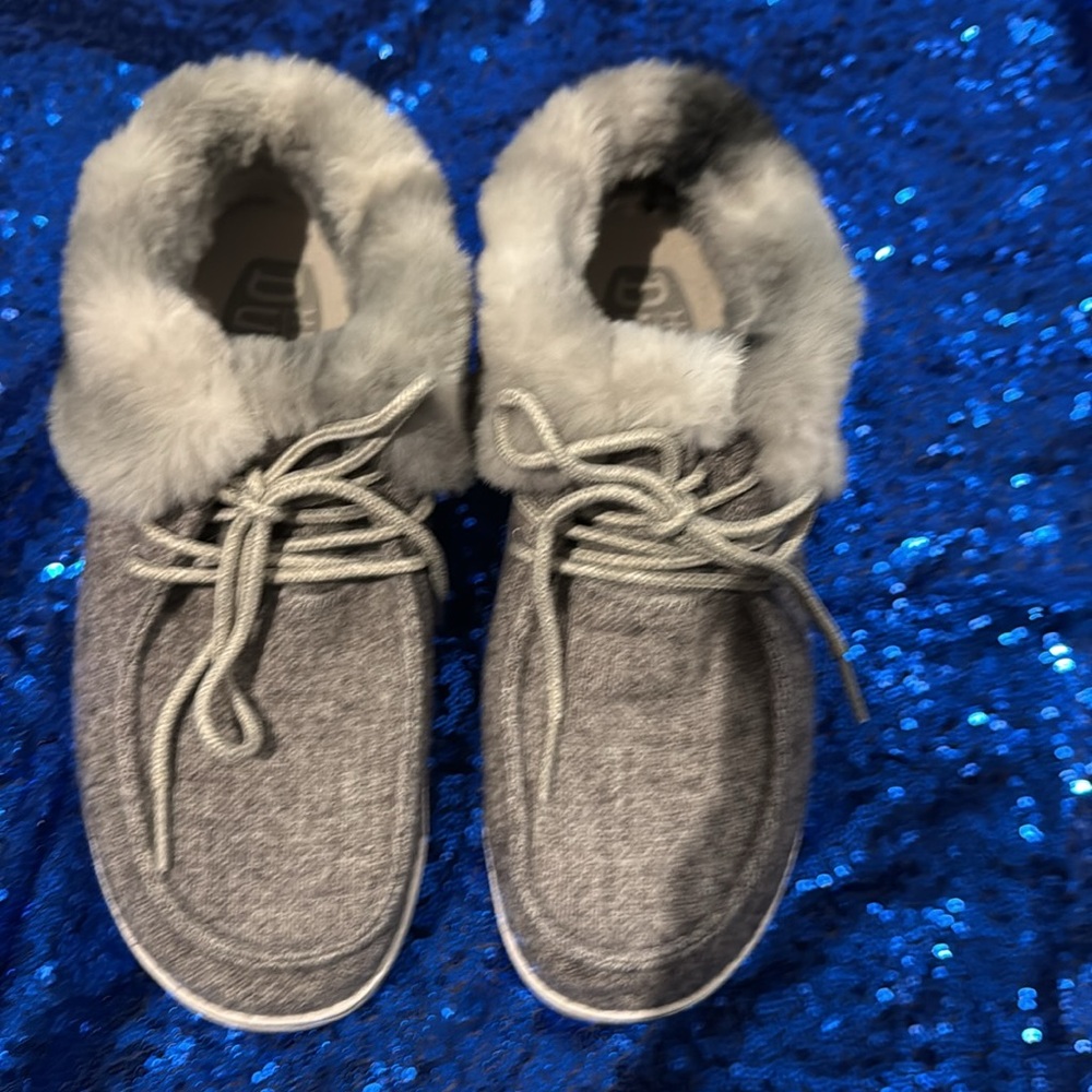 NIB Hey Dudes ladies size 6. Brand new never worn.